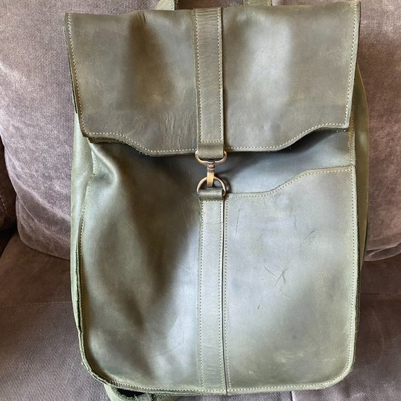 LOVELY GREEN LEATHER BACKPACK WITH LAPTOP COMPARTMENT - Picture 11 of 14